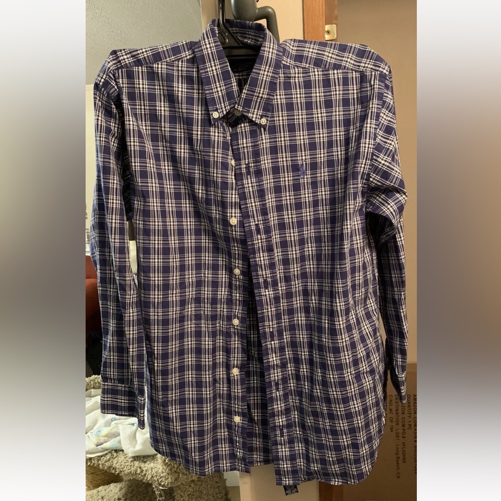 Ralph Lauren. Size Medium. ButtonUp. Long Sleeve. Excellent Condition